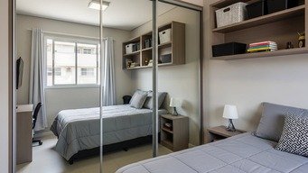 Adicione Espelhos Estratégicos para Ilusão Óptica